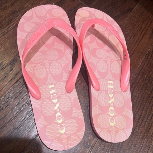 Pink coach flip flops - Picture 2 of 3